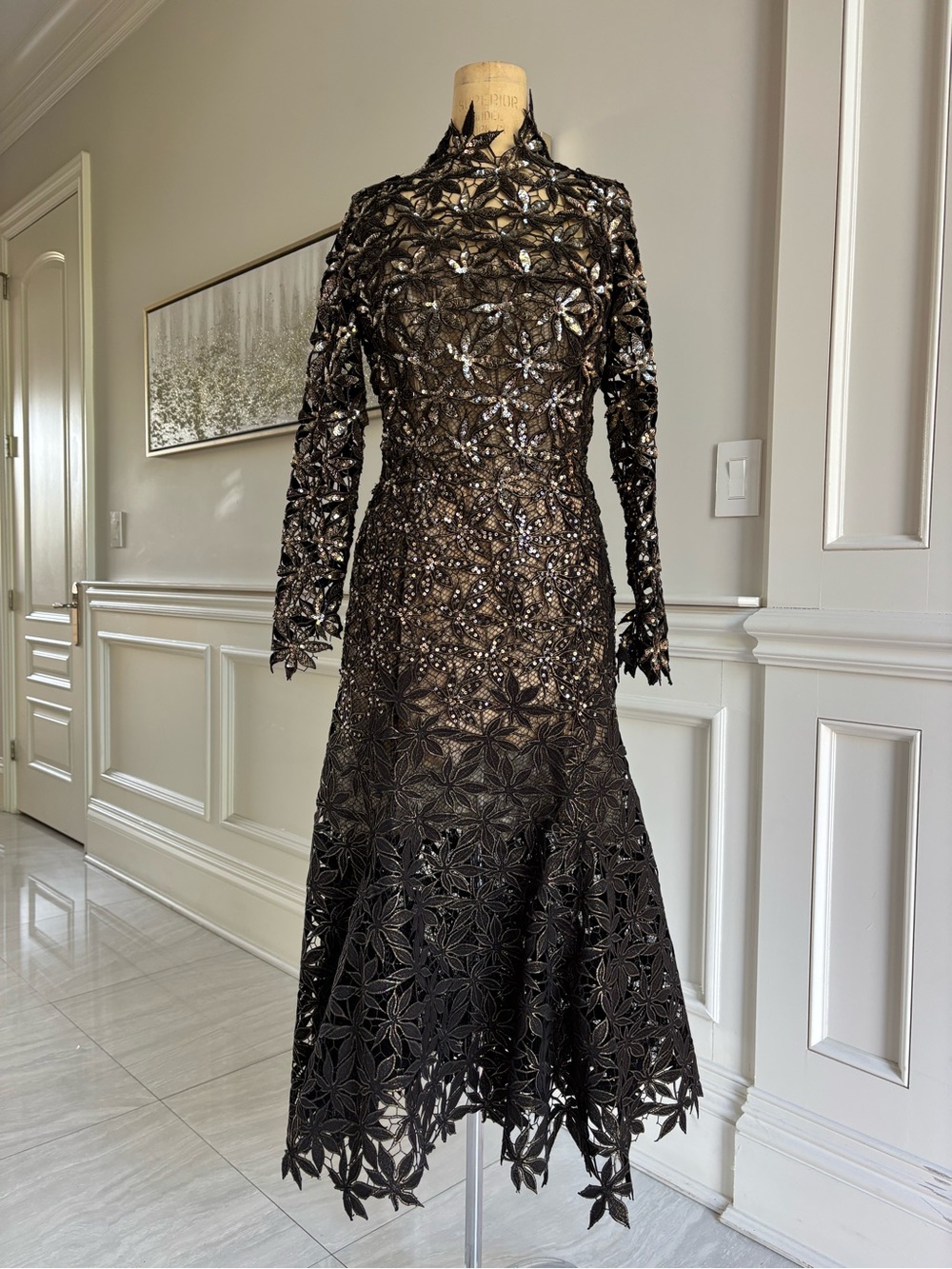 Oscar de la Renta Black Floral Appliqué Long-Sleeve Midi Dress
